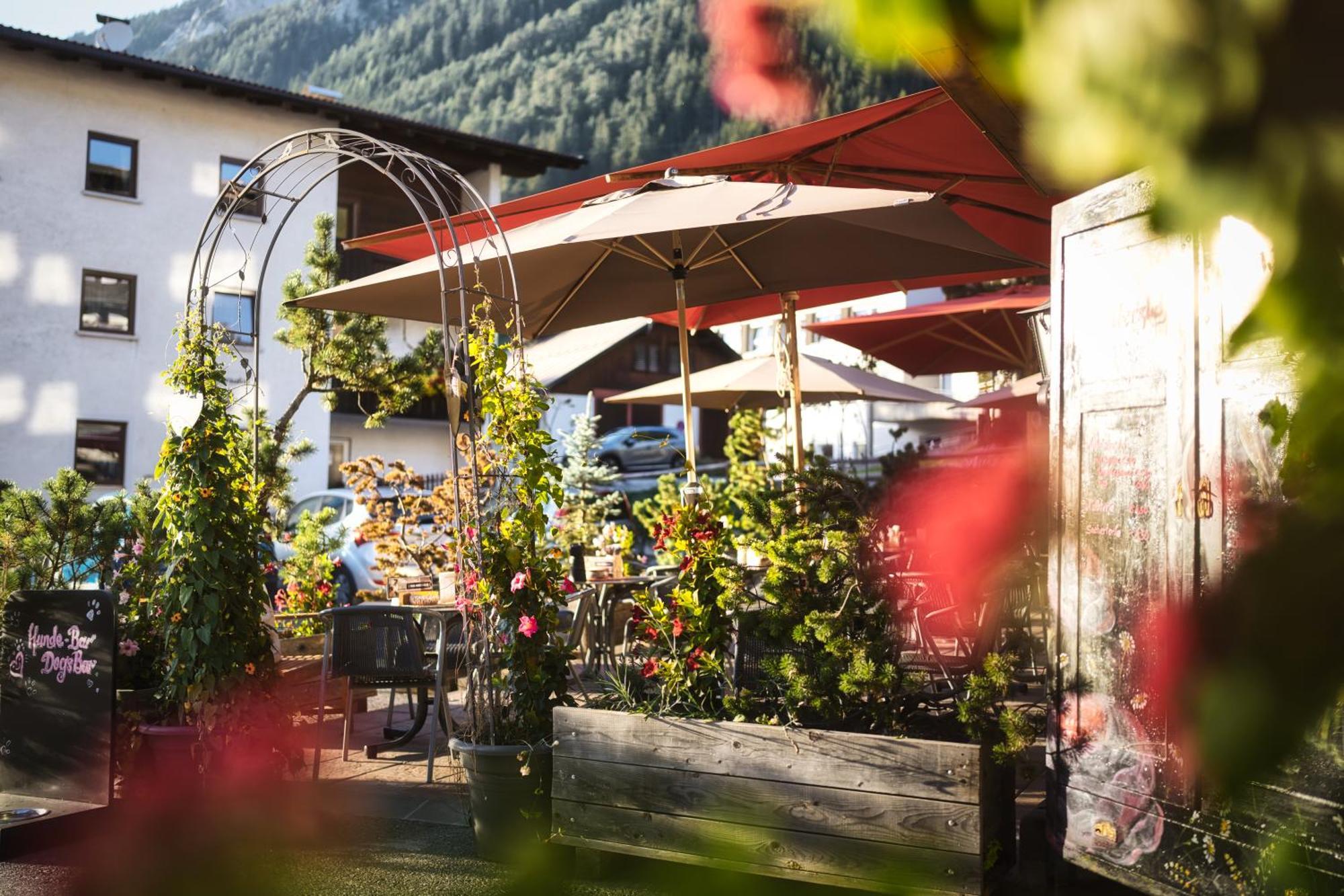 Berghotel Basur - Das Schihotel Am Arlberg Flirsch Exterior foto